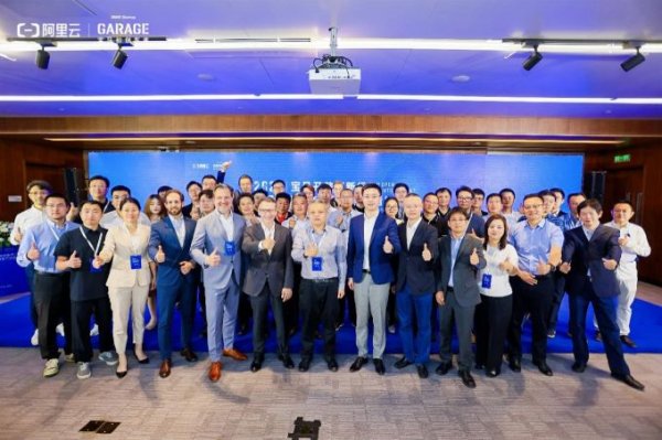 好牛 2025宝马开放创新行暨成都高新智能网联产创融合加速器集结，构建AI赋能汽车产业创新生态新体系