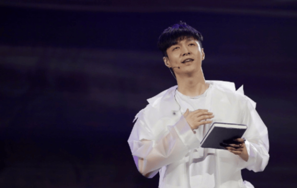 仁信 张艺兴说从游本昌老师身上学到很多