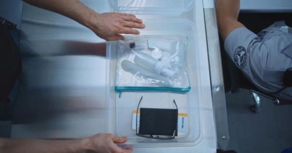 博星配资 为啥飞机不让带超 100mL 的液体登机？背后竟有这样一个故事